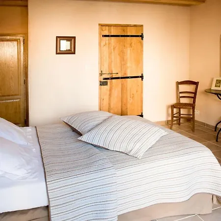 Chambres D'hotes Coulou Bed & Breakfast *